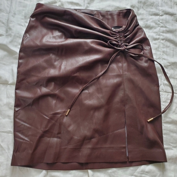 House of Harlow 1960 Dark Brown Side Ruched Slit Vegan Leather Skirt Small - Picture 1 of 9